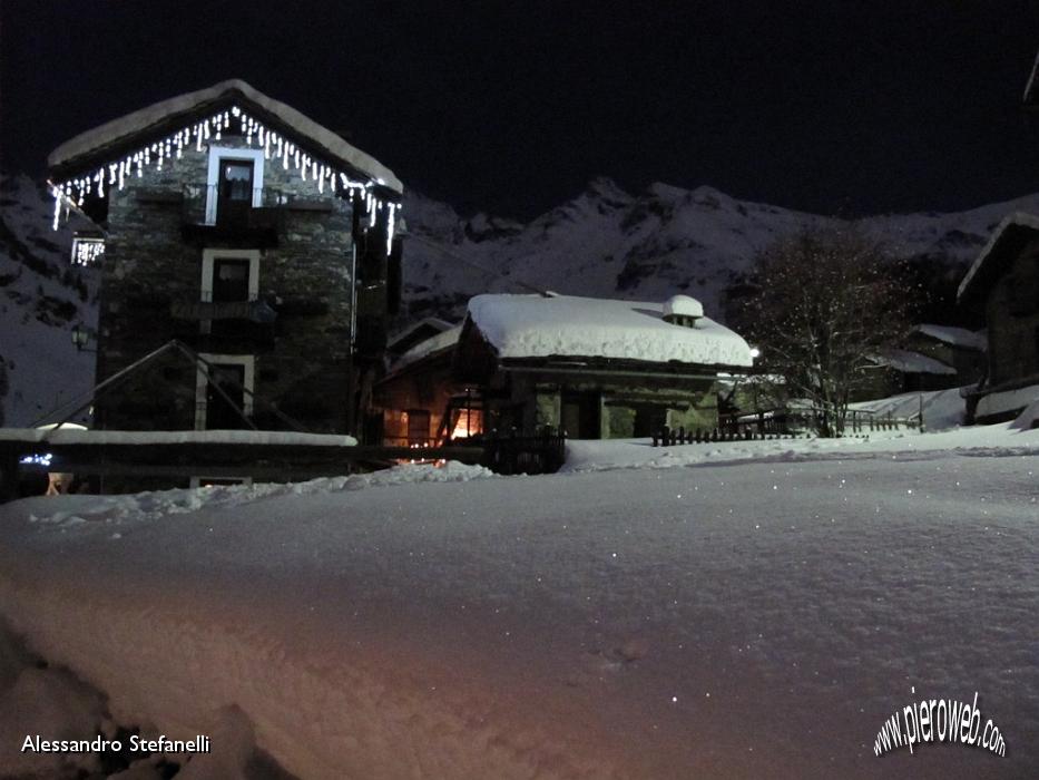 004 albergo e vallata al chiaror di Luna.jpg